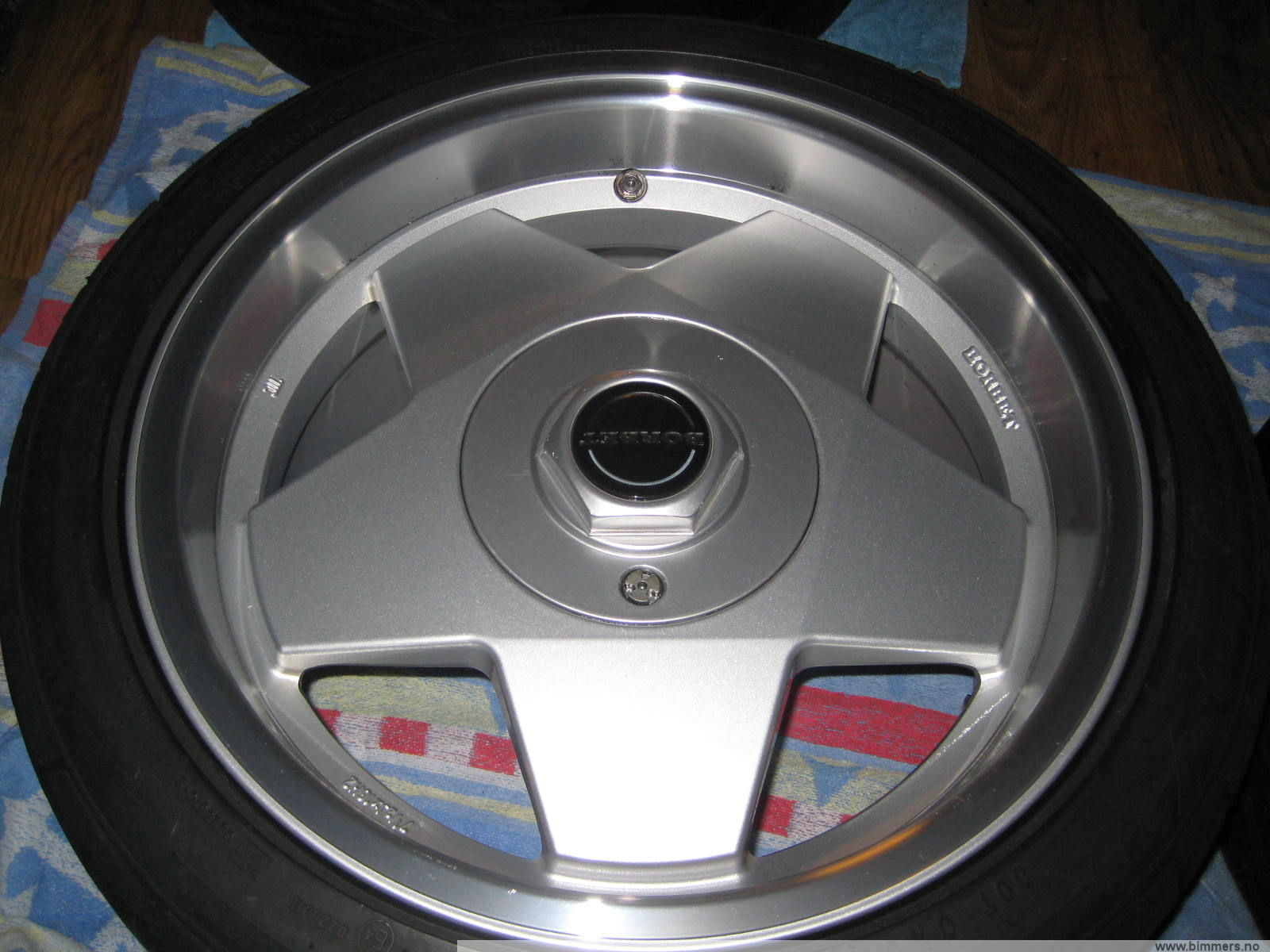 6yw3t7mqule296978hox.jpg