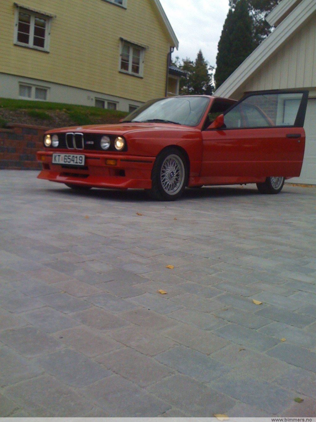 9xt7jooll79y3sol20r1.jpg